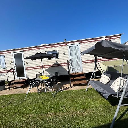 The Samanda Van Newport Caravan Park Hotel Hemsby Buitenkant foto
