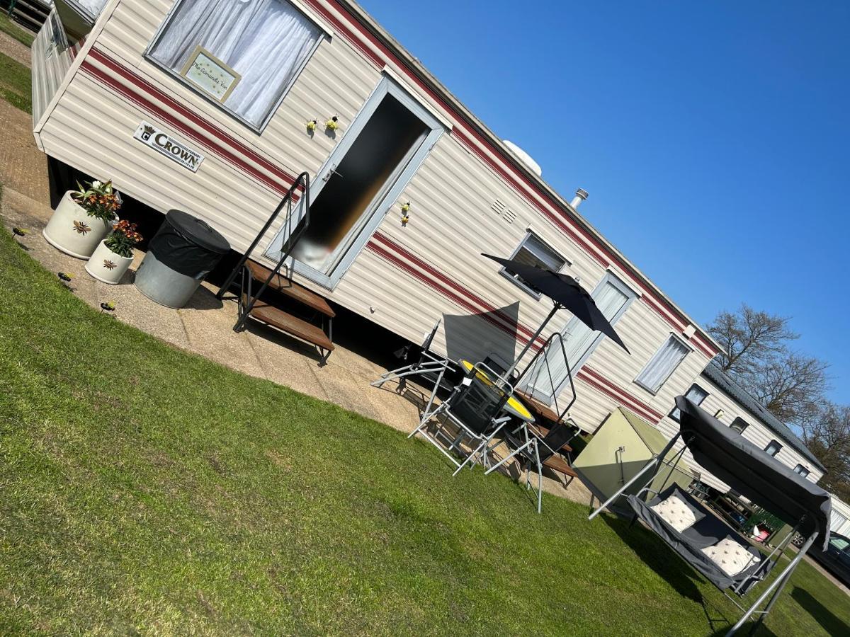 The Samanda Van Newport Caravan Park Hotel Hemsby Buitenkant foto