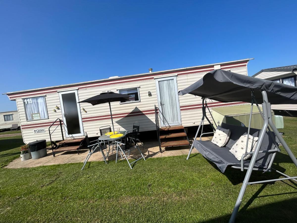 The Samanda Van Newport Caravan Park Hotel Hemsby Buitenkant foto