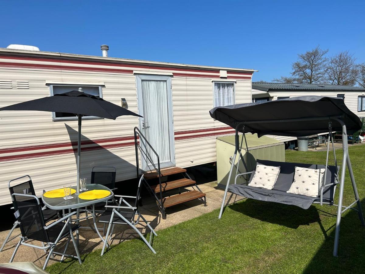 The Samanda Van Newport Caravan Park Hotel Hemsby Buitenkant foto